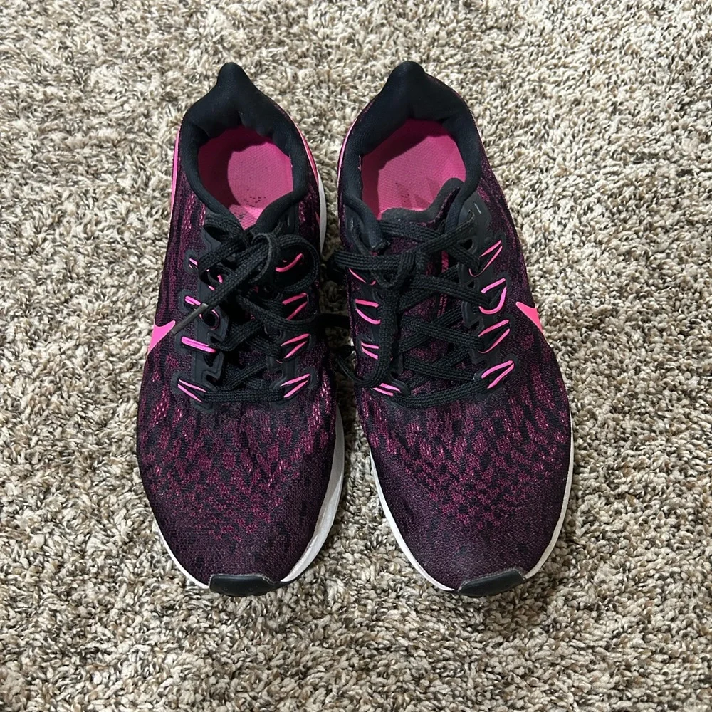 Nike Women's Black and Pink Athletic Shoes - Picture 1 of 5